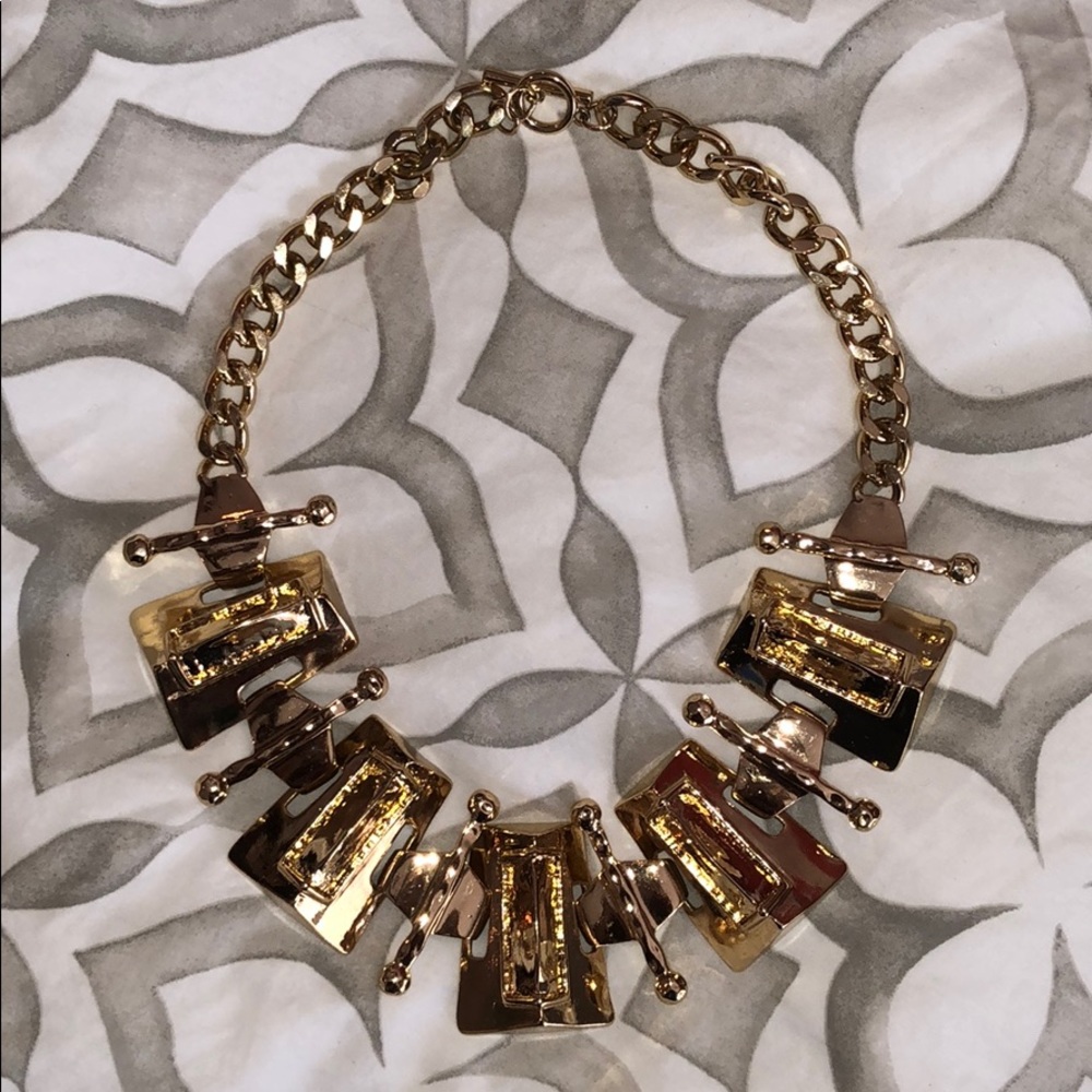 Chunky gold necklace